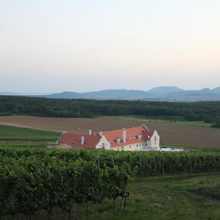 Liszkay Borkuria Guest house Monoszlo