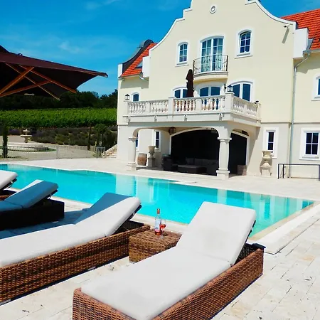 Liszkay Borkuria Guest house