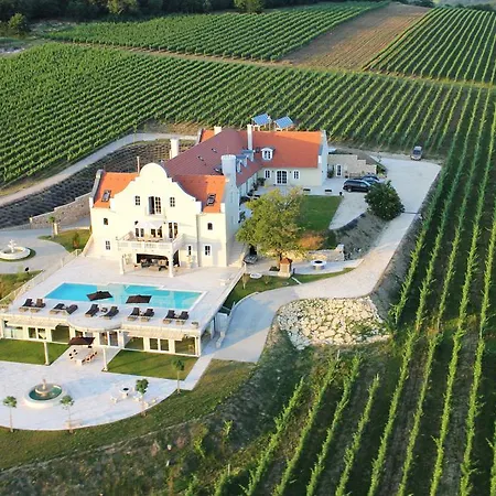 Liszkay Borkuria Guest house Monoszlo